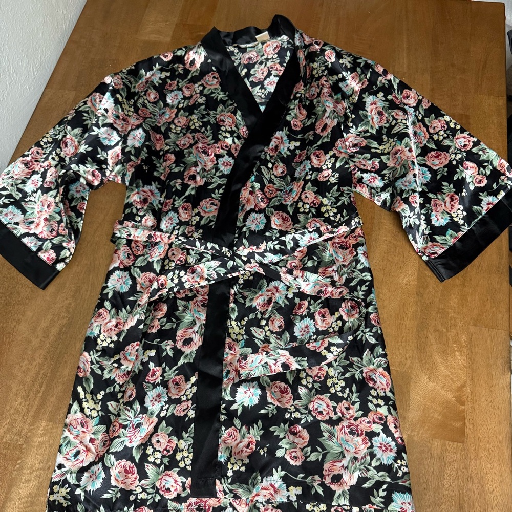 Vintage Victoria’s Secret Gold Label 80s Silk Robe Nightgown Black Floral large